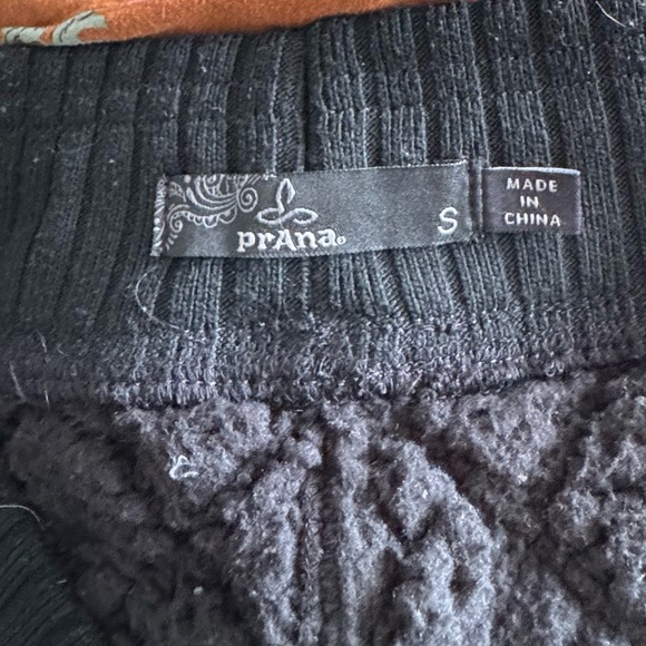 Prana Diva Diamond-Quilted Puffer Skirt Sherpa Lining, Black, DWR Finish, Small - Picture 7 of 10